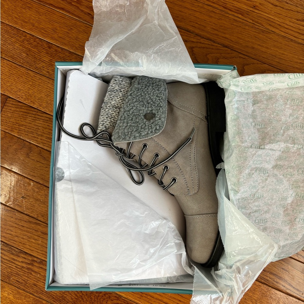 Cliffs by White Mountain Gray Lace-Up Boots